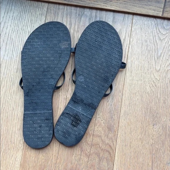 TKEES Black Minimalist Sandals - Picture 3 of 3
